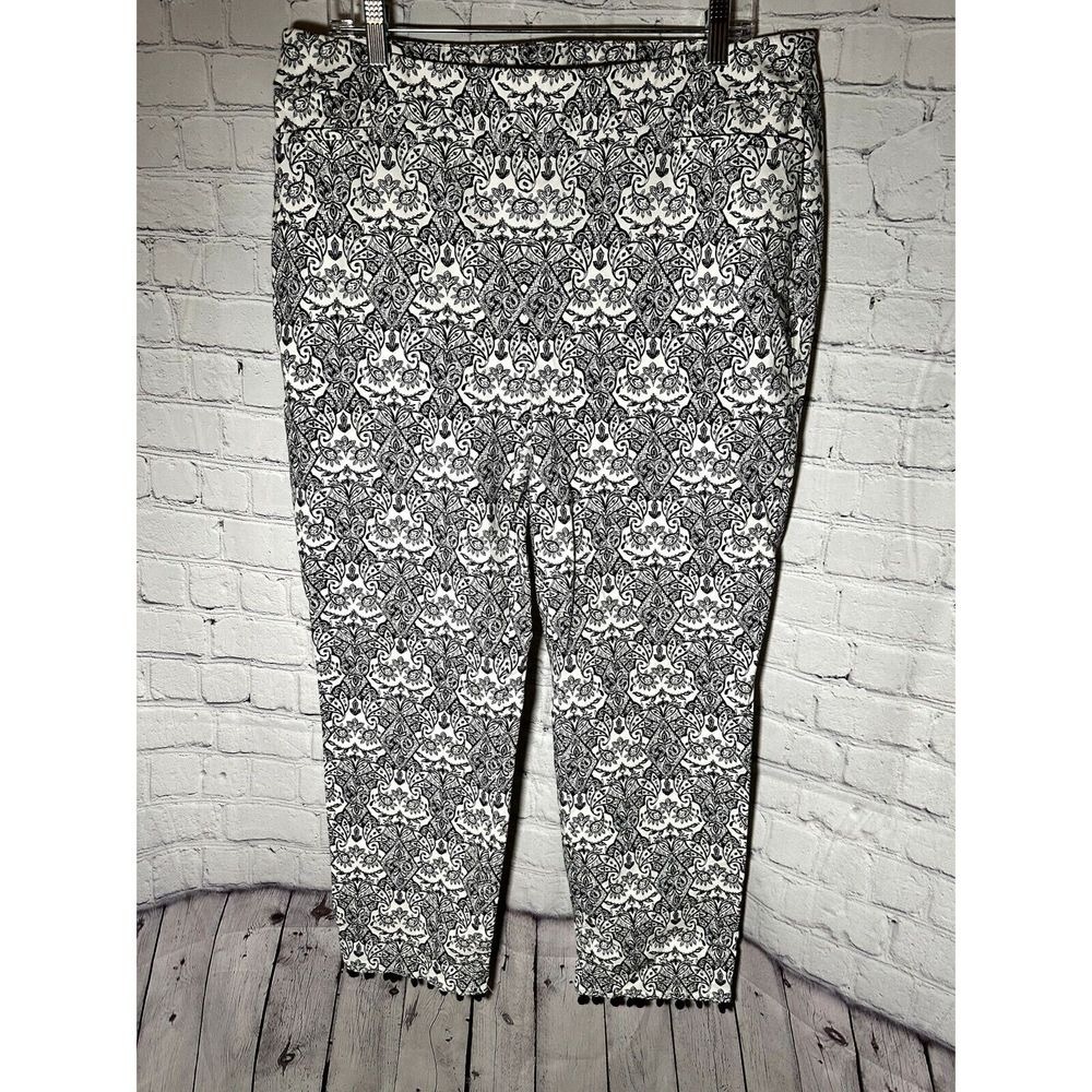 CHICOS LADIES BLACK AND WHITE PRINTED STRECH PULL ON PANTS SZ (2.5 CHICOS) EUC A